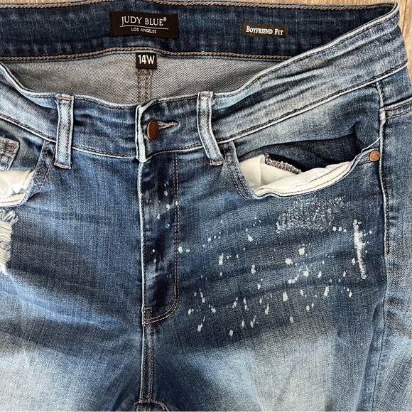JUDY BLUE Women’s Size 14W Medium Wash Bleach Splashed Distressed Boyfriend Fit - Picture 3 of 8